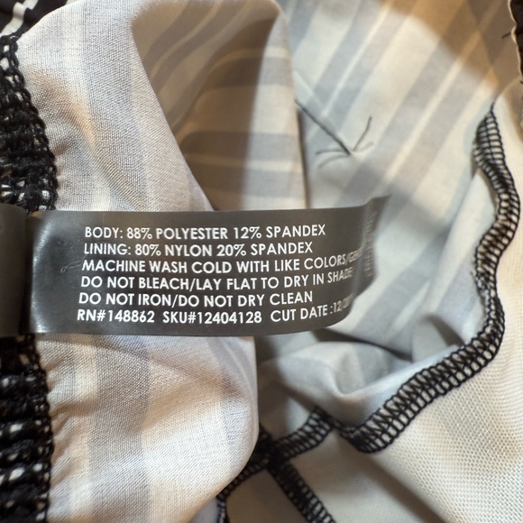 Torrid women’s Black & White Striped crepe 5" Coverup/swim Shorts Plus sz 3 - Picture 6 of 9